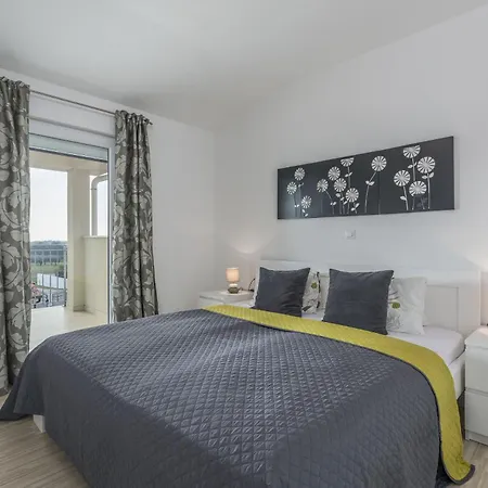 Anita For 7 People Near With Private Pool And Beautiful Garden Poreč