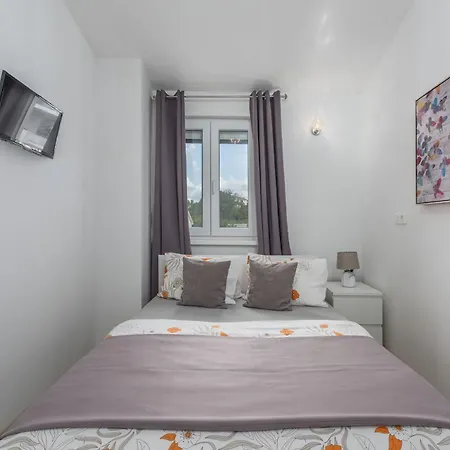 Villa Anita For 7 People Near With Private Pool And Beautiful Garden Poreč