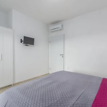 Villa Anita For 7 People Near With Private Pool And Beautiful Garden Poreč