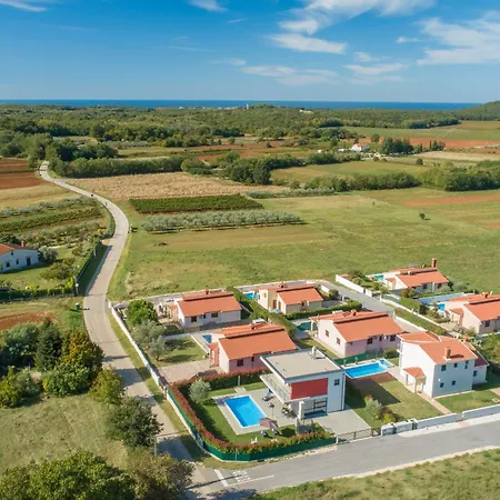 Anita For 7 People Near With Private Pool And Beautiful Garden Poreč