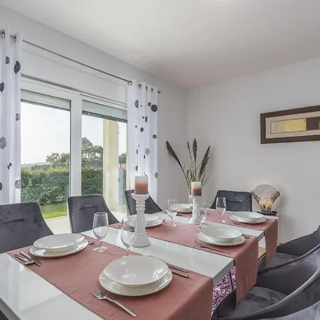 Anita For 7 People Near With Private Pool And Beautiful Garden Villa Poreč