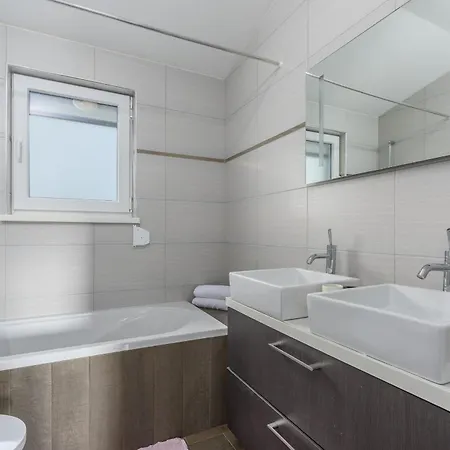 Anita For 7 People Near With Private Pool And Beautiful Garden Poreč